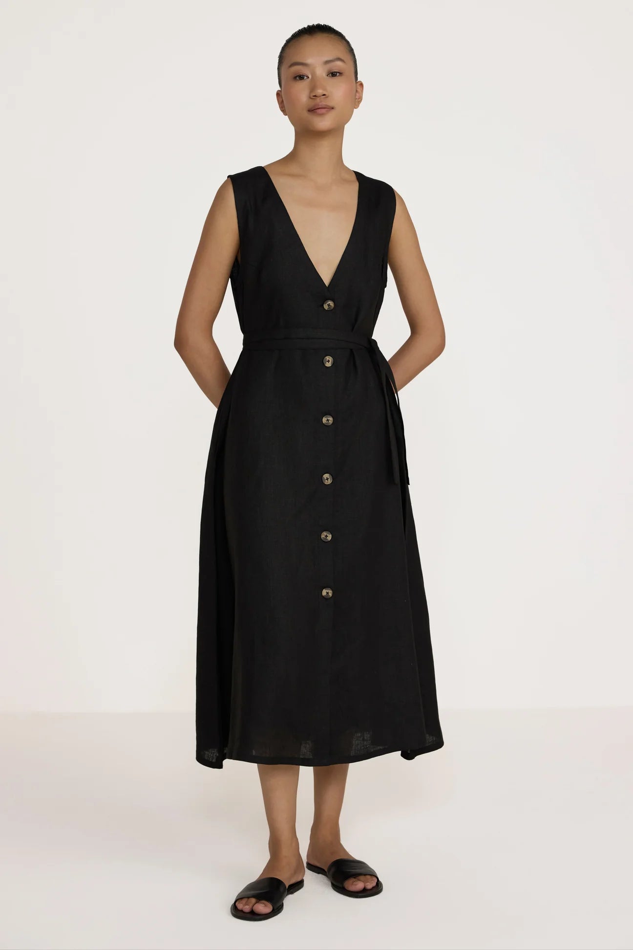 V Neck Midi Dress in Black V Neck Midi Dress in Black